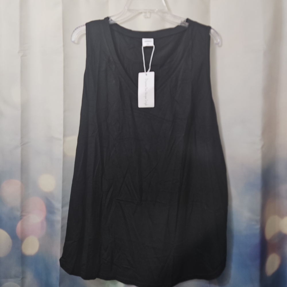 Xieerduo Black Sleeveless and Flowy Women's Tank Top